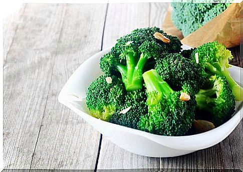 Plate of broccoli.