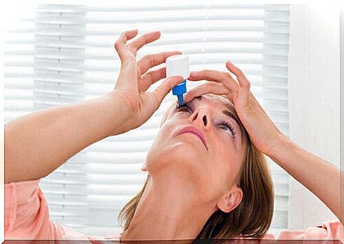 A woman treating allergic conjunctivitis.