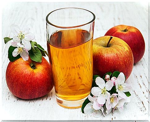 the mixture of apple juice and olive oil is one of the effective natural laxatives